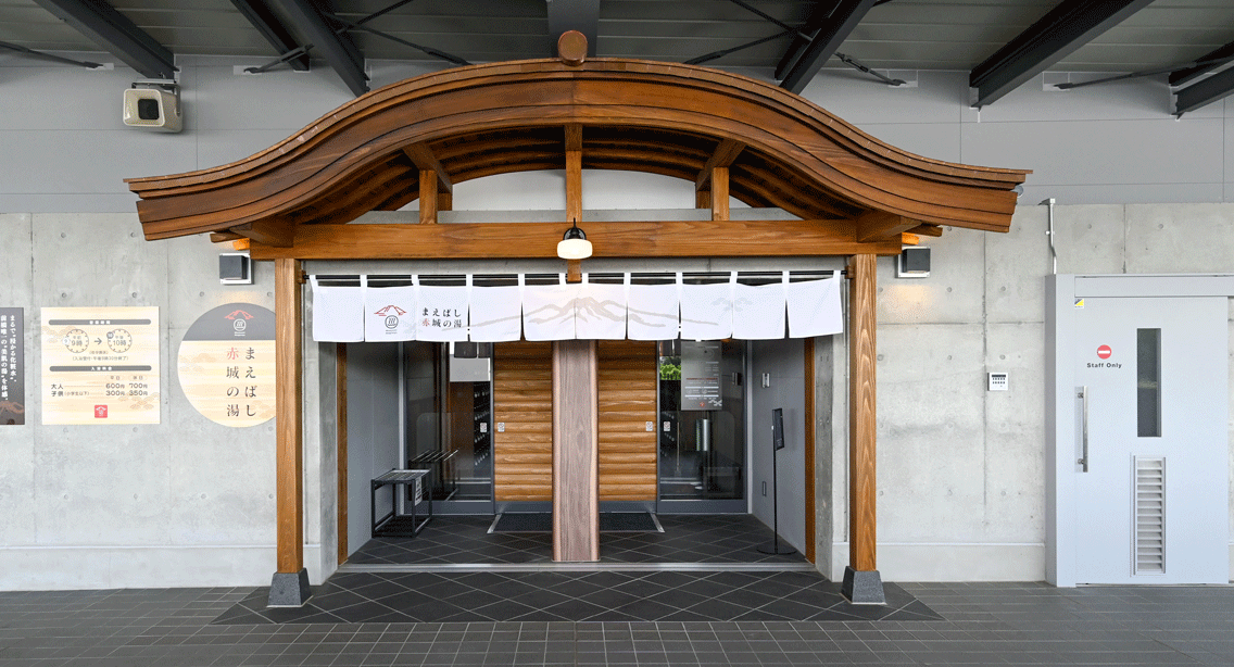 昭和の銭湯の懐かしさを感じさせる入口です。