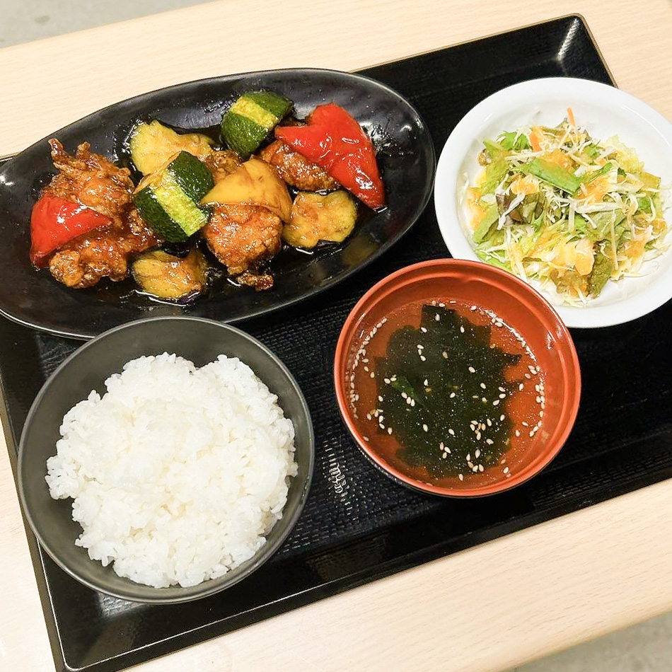 地産地消食堂アカギメシ