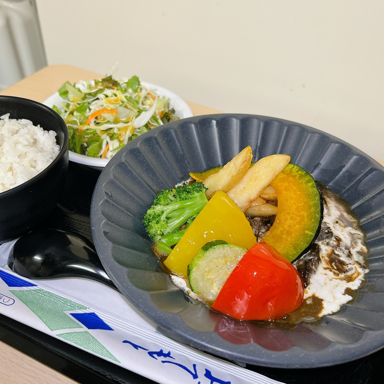 地産地消食堂アカギメシ